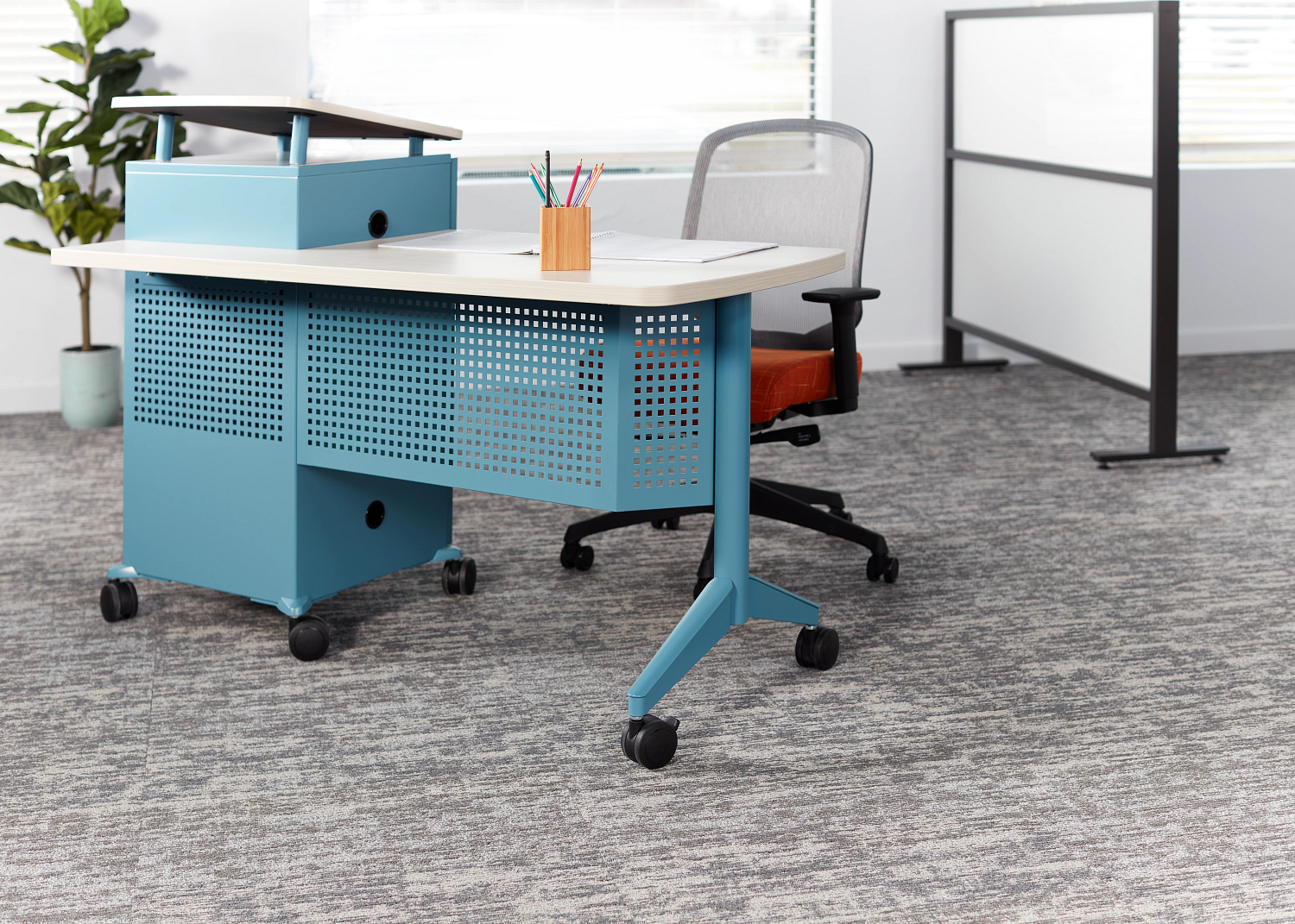 Instruct Desks by KI