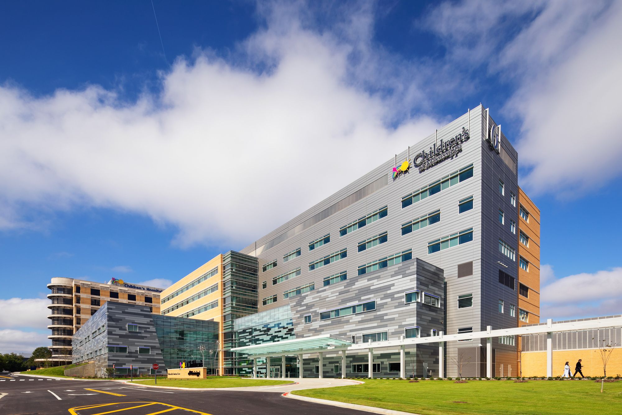 Children's Hospital Los Angeles Unveils the Joyce and Stanley Black Family  Building