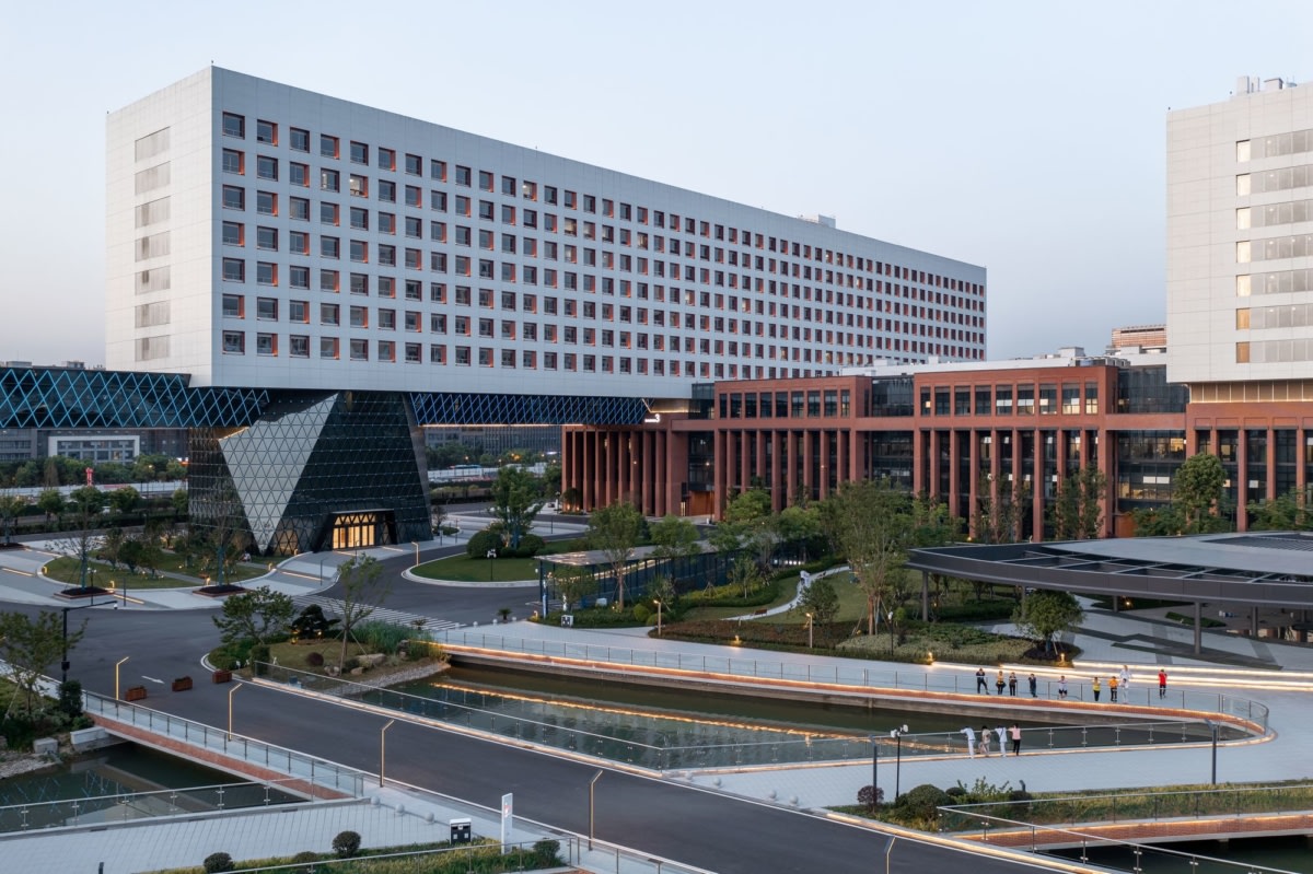 Kafeda porno tomosha qilish: Ikki opa-singil