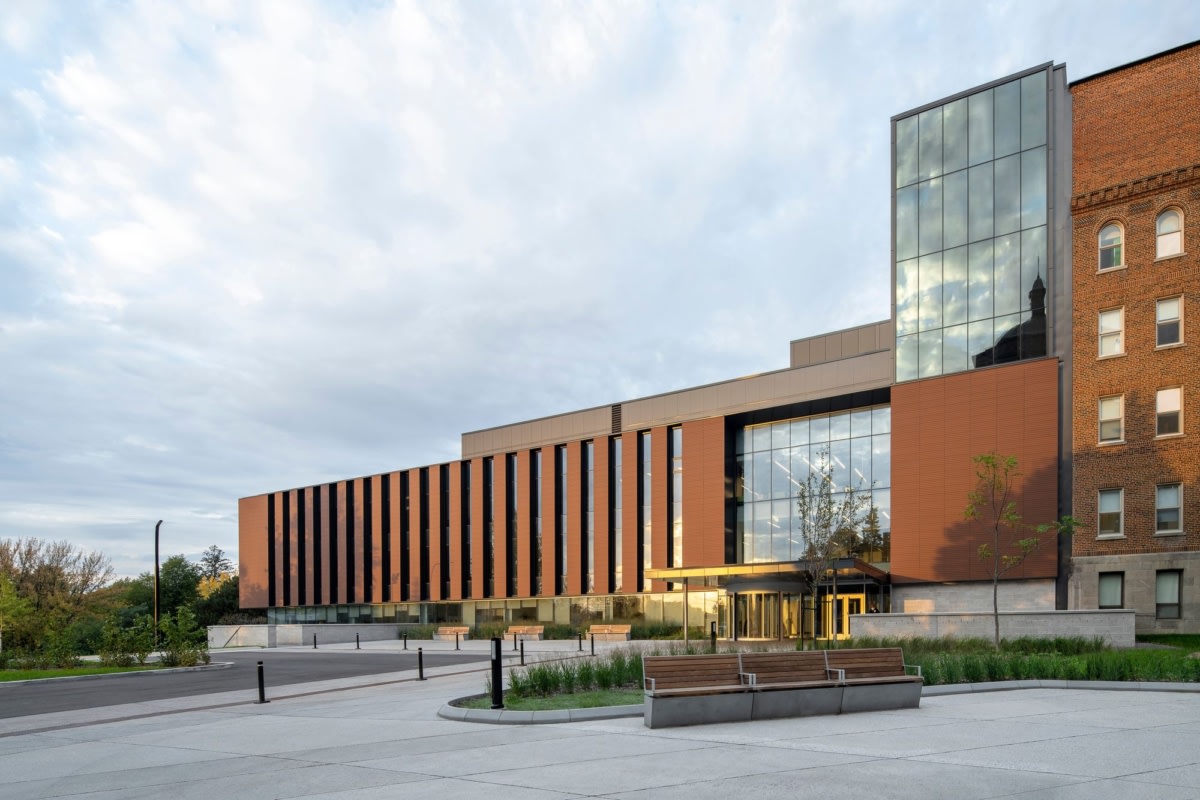 Hôpital du Sacré-Cœur-de-Montréal Expansion - Healthcare Snapshots